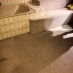 Alte Badezimmer mit Tepichbelag