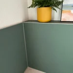 Badezimmer mit Abrieb und Wandplatten
