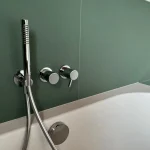 Vorwandbadewanne mit Unterputzarmatur